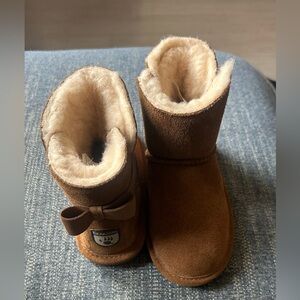 BEARPAW Toddler Girls Victoria Boots Size 11 Hickory Suede Bow Detail